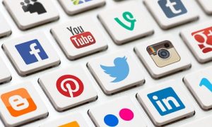 بررسی تاثیر شبکه های اجتماعی مجازی بر اخلاق تربیتی و فردی کاربران